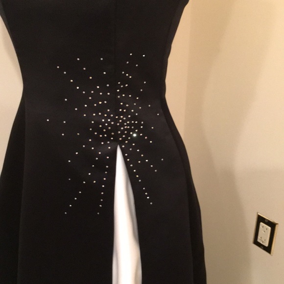 Dress - Picture 3 of 4